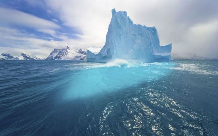 Frozen Waves Antartic 1