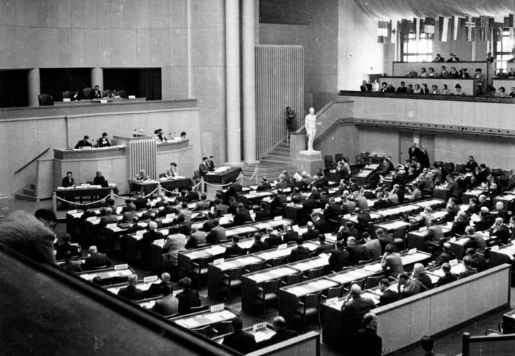 Conférence diplomatique de révision de la Convention de Genève - 12.08.1949 - Genève, bâtiment électoral