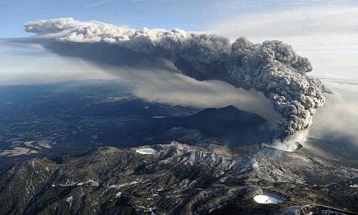 Eruption - Mont Shinmoedake - Japon