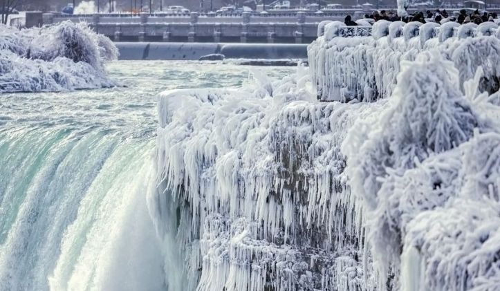 Niagara Falls Frozen - 10