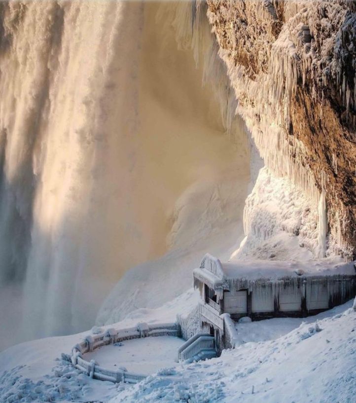 Niagara Falls Frozen - 13