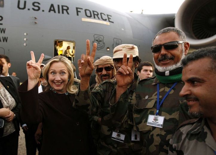 Hillary Clinton &amp; Les Responsables Terroristes ISIS (Octobre 2011)